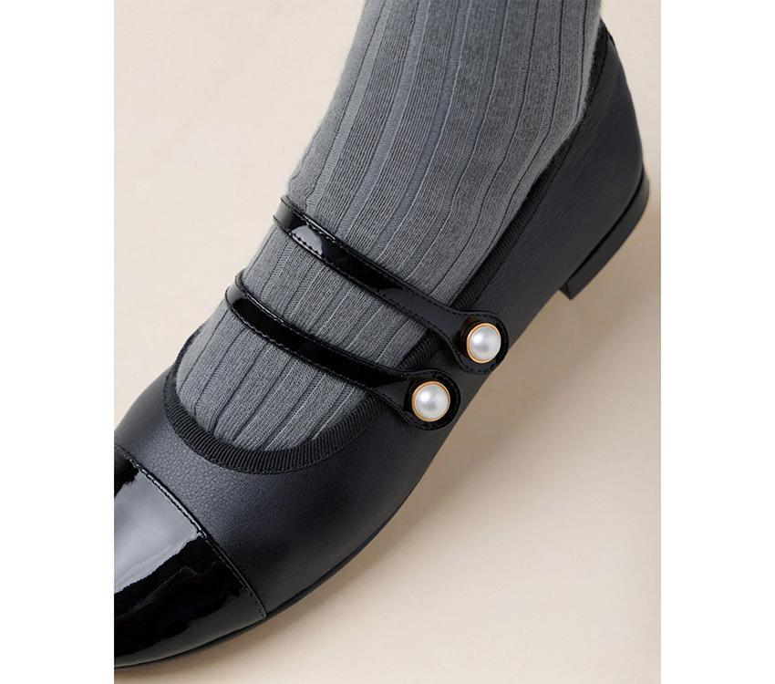 パテント　フラワーパールエンベリシュッドメリージェーンローファー CHARLES & KEITH｜パテント フラワーパールエンベリシュッド